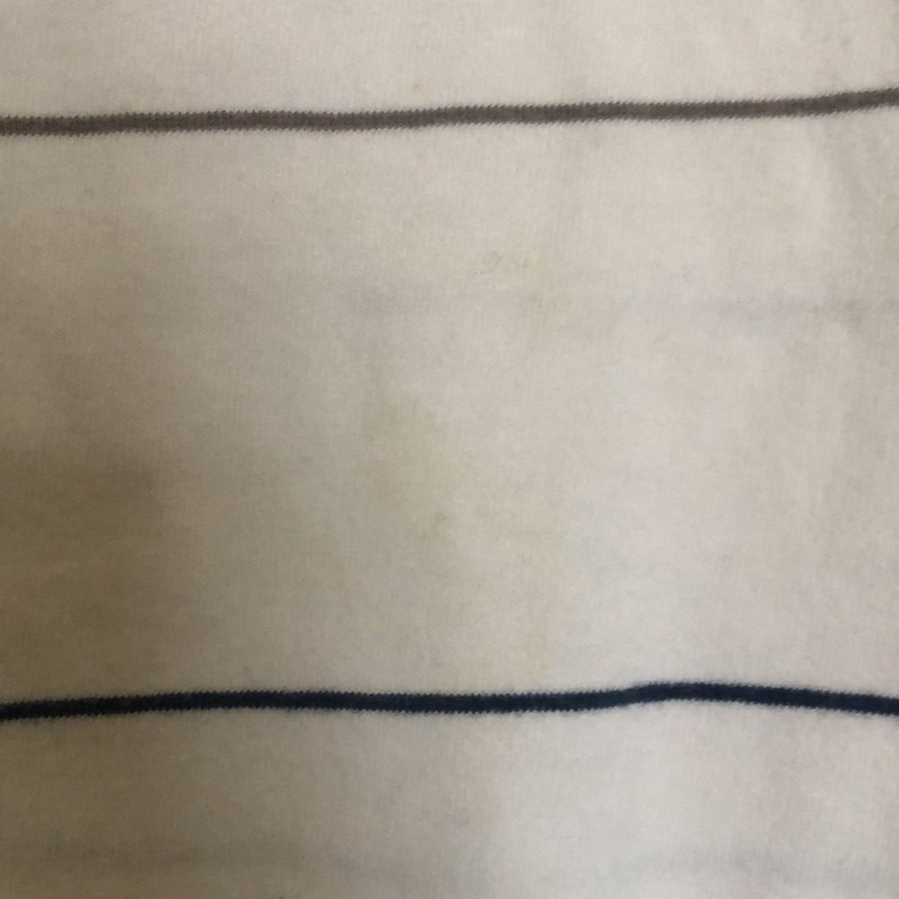 Vintage American eagle T-shirt in good condition. Two spots as shown on pictures - Picture 2 of 5